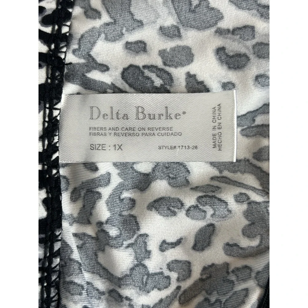 Delta Burke Women's‎ Size 1X Black & White Animal Print Babydoll Gown and Robe